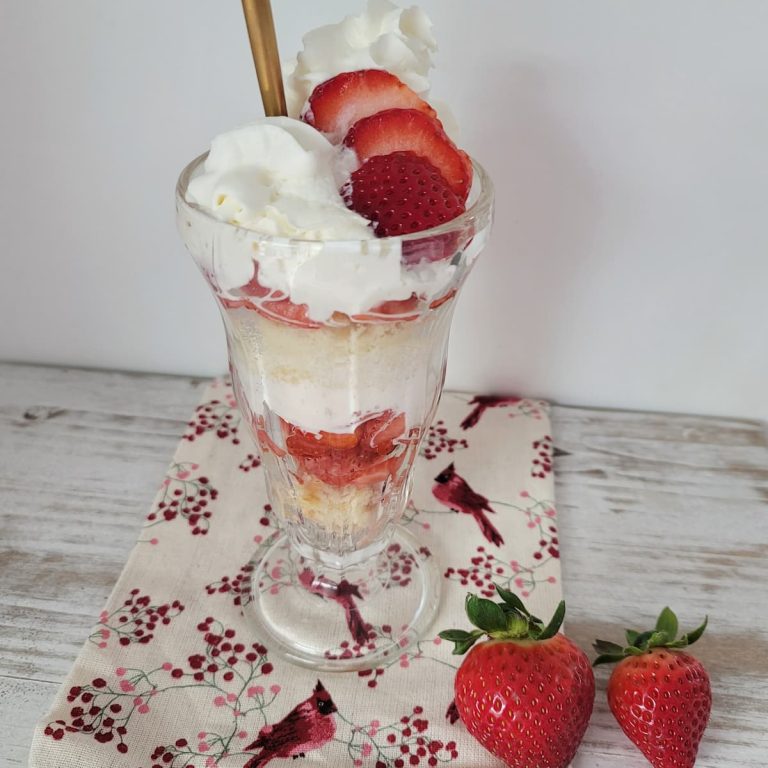 Easy and delicious strawberry shortcake parfait